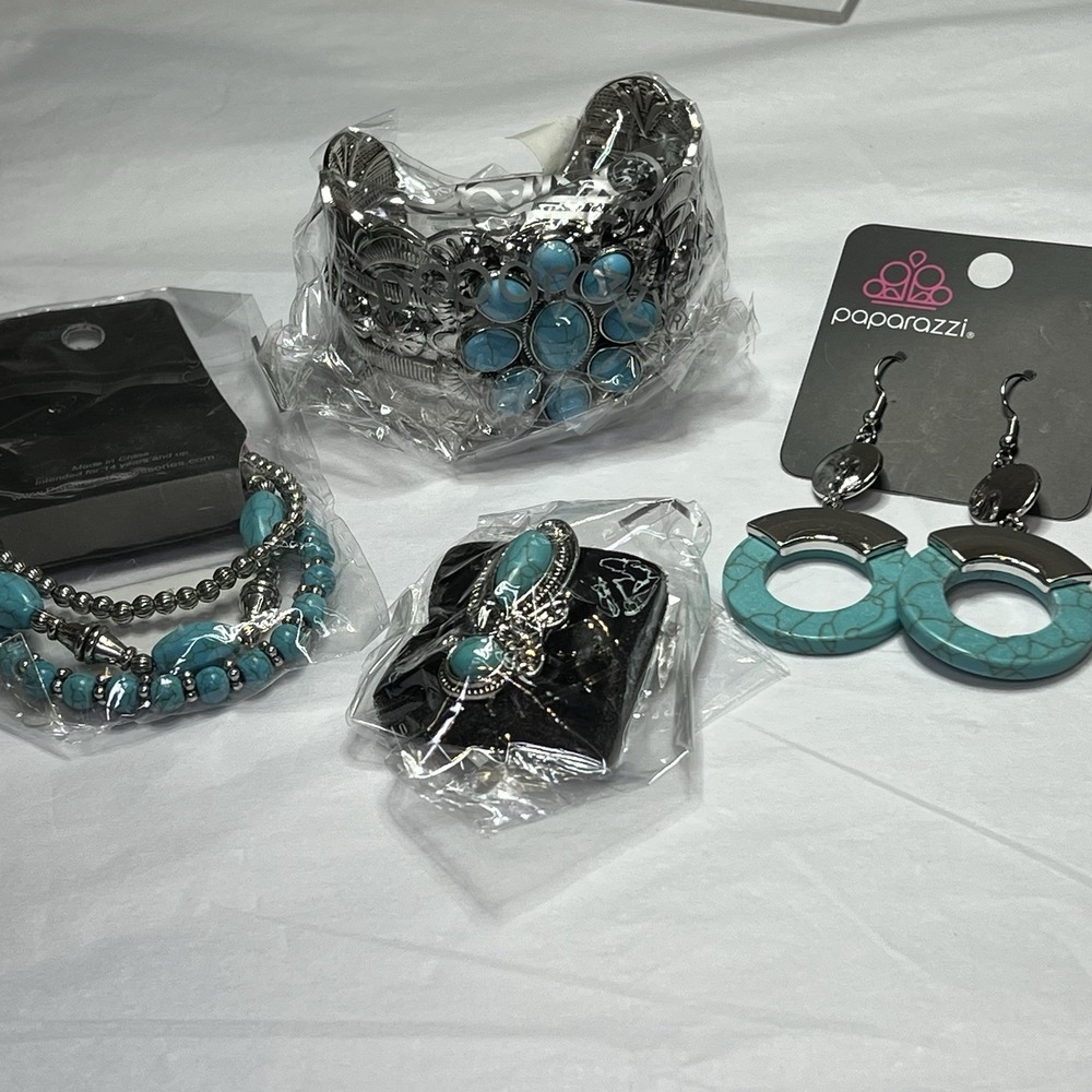 Fashion Fix Set PAPARAZZI Jewelry NWT Ring Earrings 2 Bracelets Turquoise Style